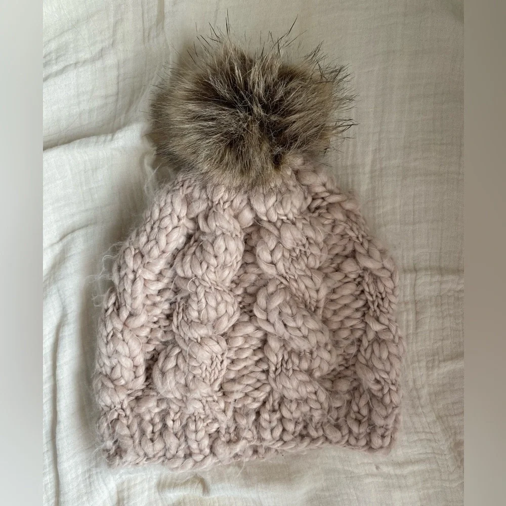 Chunky Knit Blush Pink Fuzzy Winter Hat with Poof One size Women’s